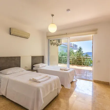 Everes Hotel 4*